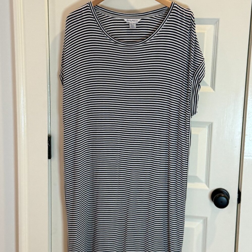 Tommy Bahama T-Shirt Dress size XL in Black and White stripes